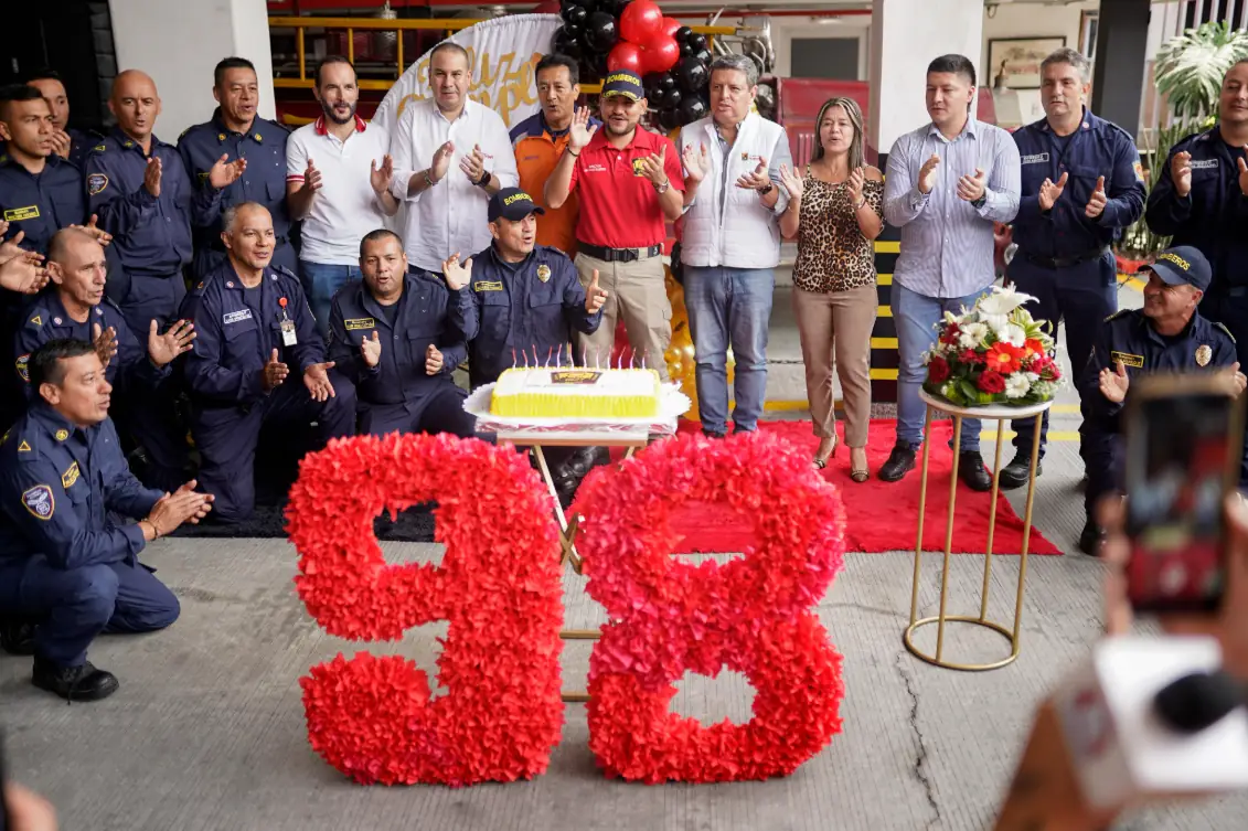 Bomberos Oficiales de Pereira celebraron sus 98 años de existencia