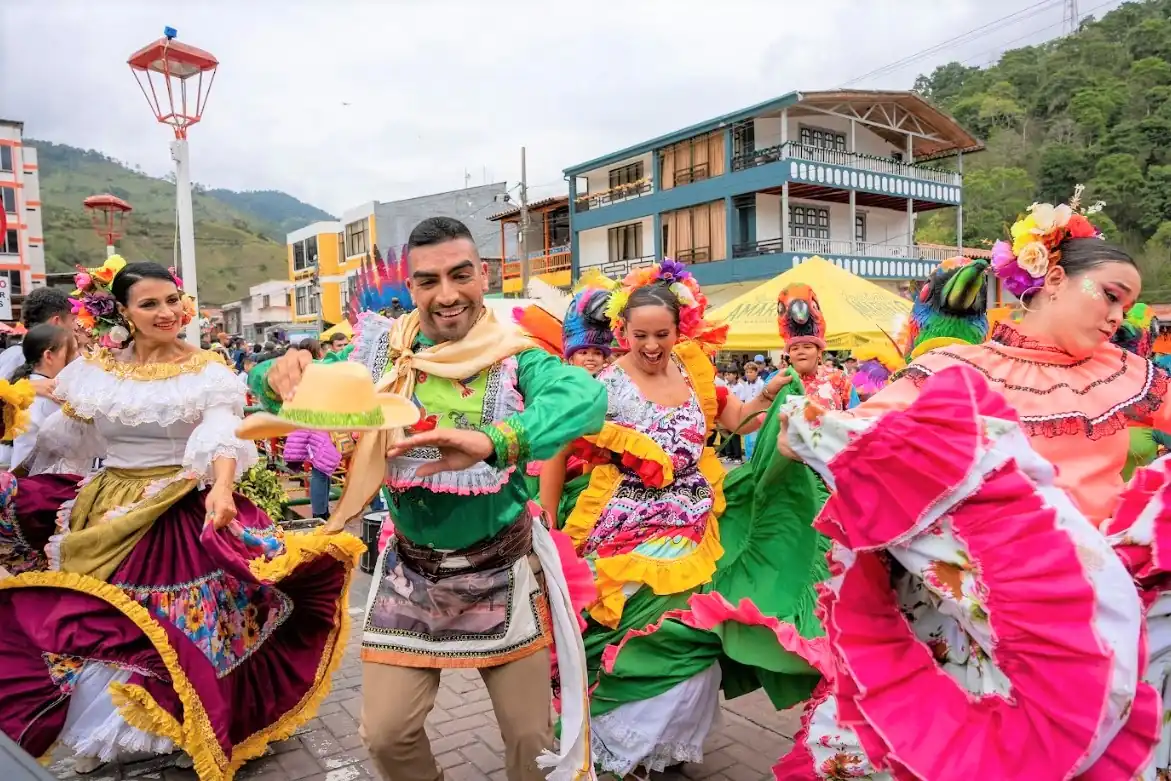 El Banco de Artistas de la Gobernación se lució en las fiestas 58 años de Risaralda, en Mistrató