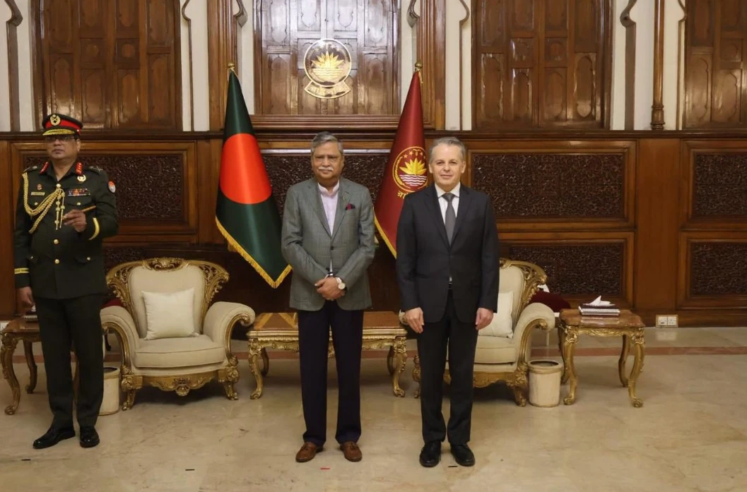 El Embajador de Colombia, Victor Hugo Echeverri Jaramillo, presenta cartas credenciales ante el Gobierno de Bangladés