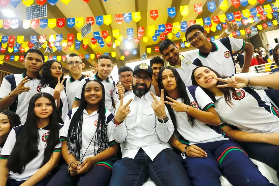 Gobernación y Fenoge inician la instalación de paneles solares en instituciones educativas de Risaralda