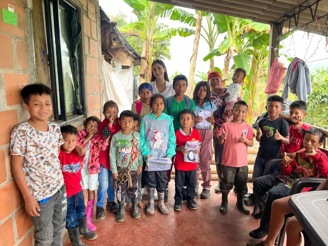 La Gobernación ha entregado más de 800 uniformes confeccionados por la Escuela de Liderazgo Mujeres como Tú