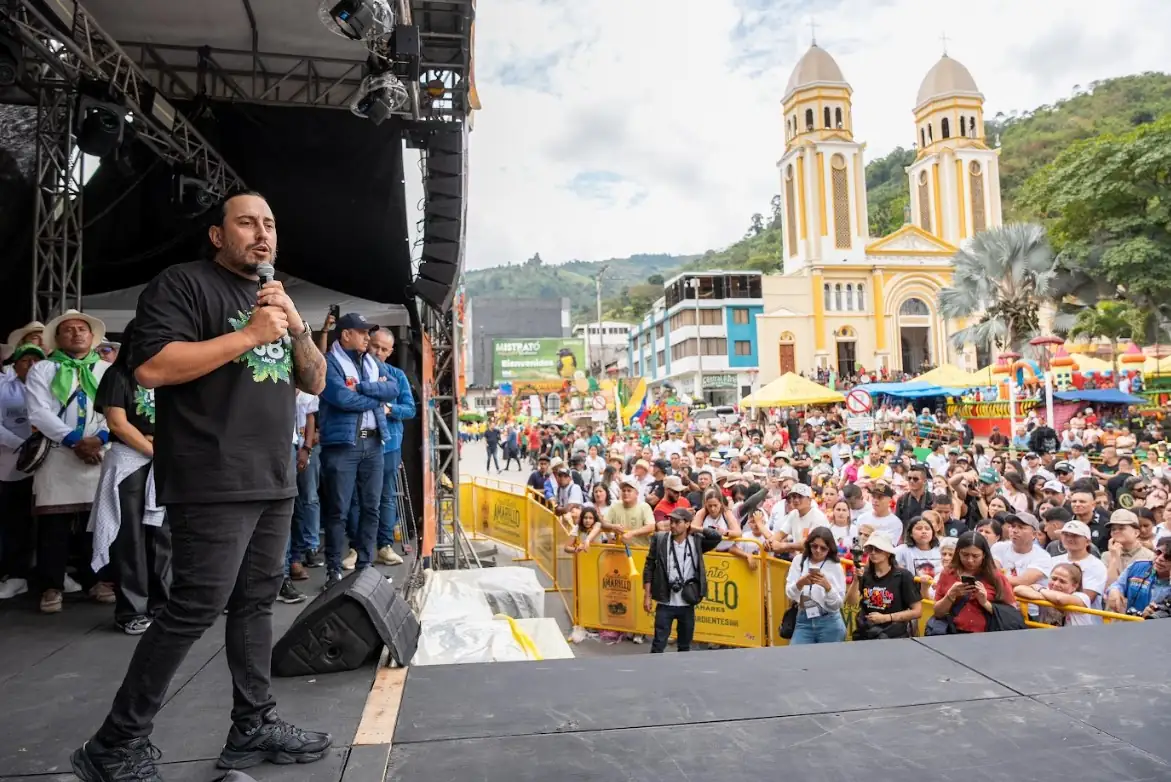 Gobernador anuncia estudios para vía entre Mistrató y Jardín en Antioquia