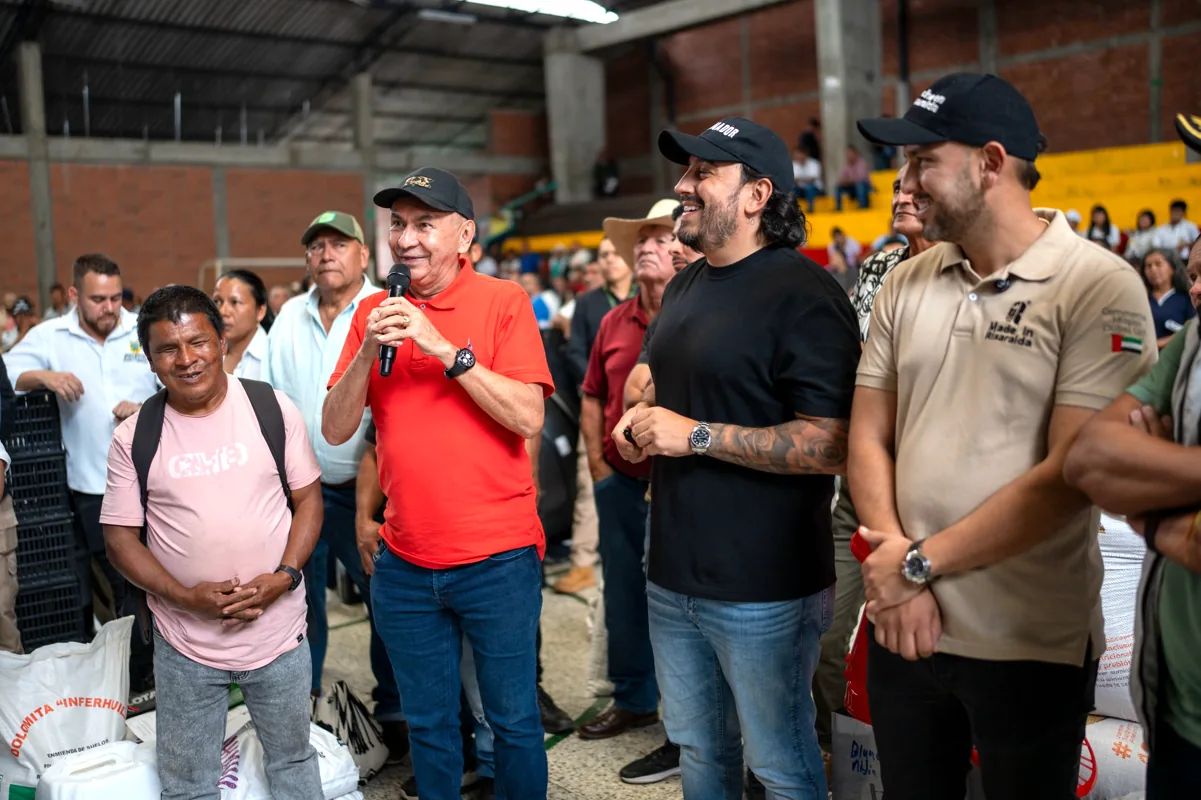 Gobernador les entregó a campesinos de Quinchía insumos y herramientas agrícolas