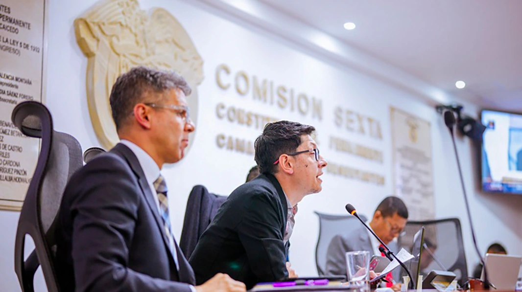 Si se supera el 1 % del PIB en educación, se evitará que la juventud tenga que endeudarse para acceder a estudios superiores