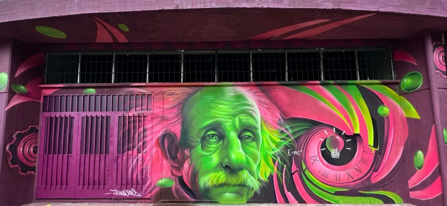 Comuna Universidad se embellece con nuevo mural