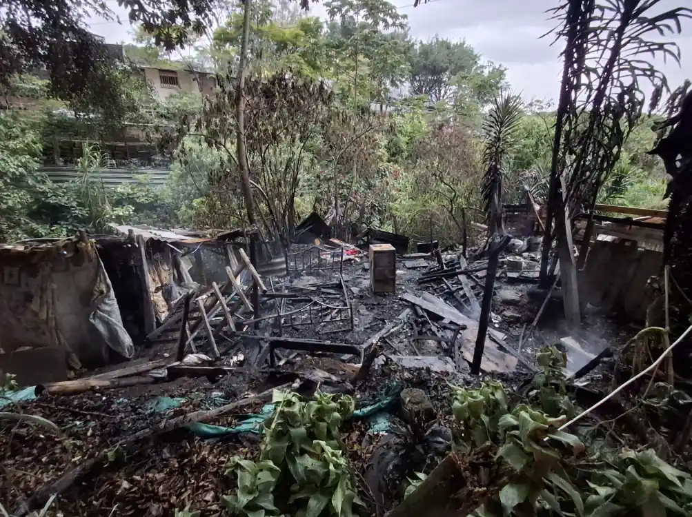 Cuerpo Oficial de Bomberos de Pereira, controló incendio en vivienda de la Av. de las Américas
