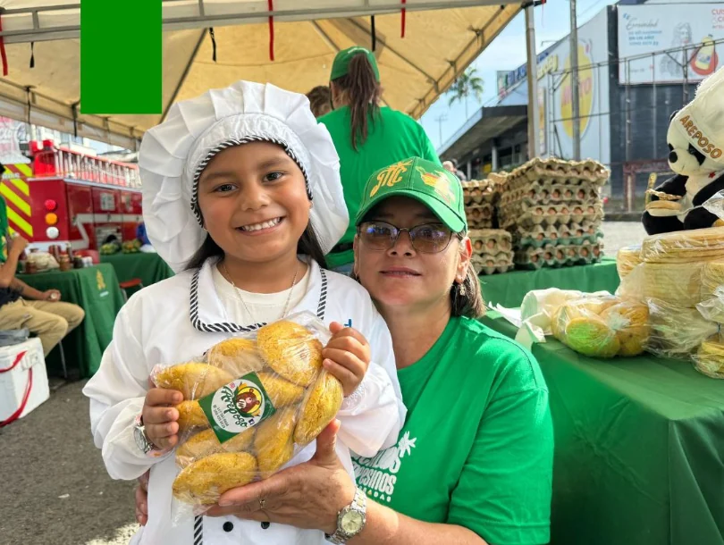 Más de dos mil kilos de productos frescos se vendieron en la tercera edición de Mercados Campesinos 2025