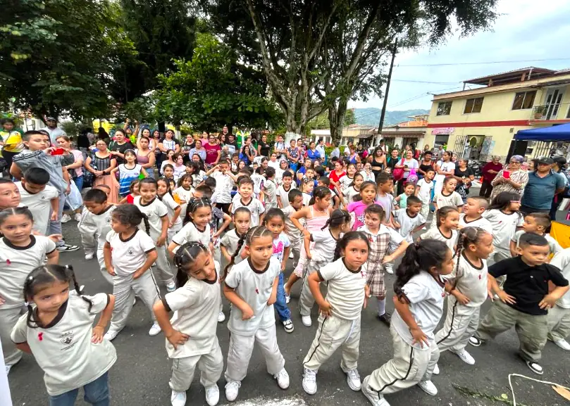 ‘ParqueArte es cultura a la calle’ llenó de alegría el barrio La Capilla