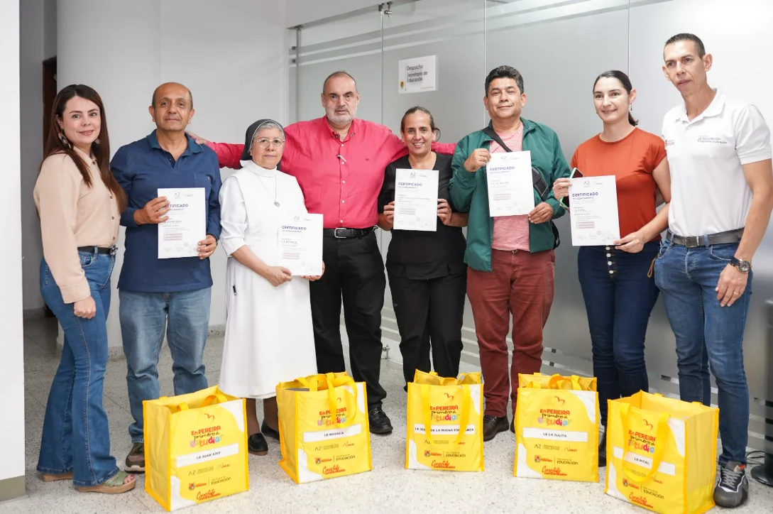 Alcaldía de Pereira entrega kits tecnológicos para estudiantes con discapacidad