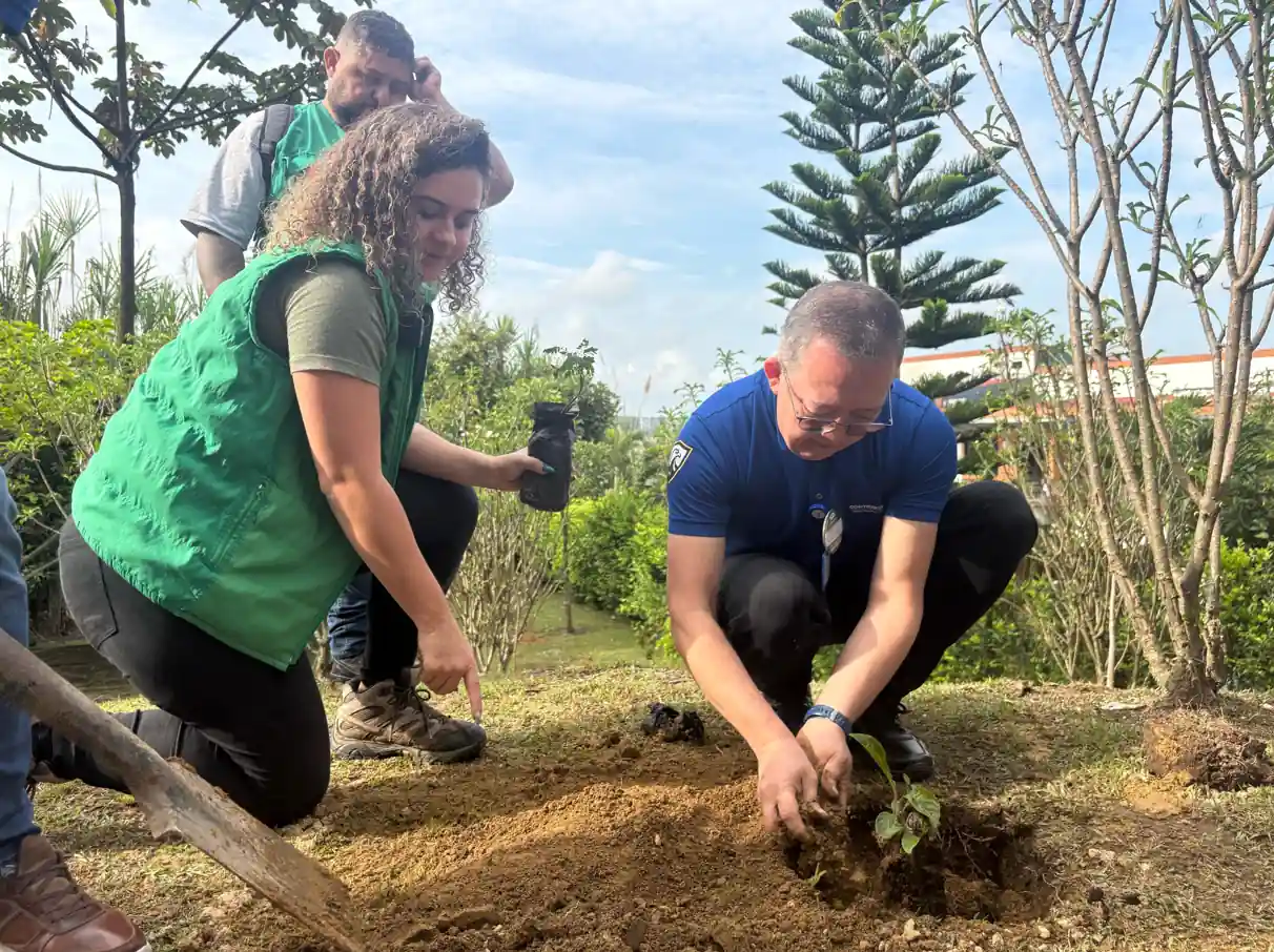 La CARDER lideró sembratón en Unicentro para conmemorar el Día del Árbol