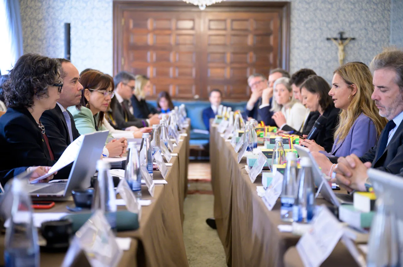 En encuentro entre el viceministro Daniel Ávila y la secretaria Susana Sumelzo se resaltó la relación estratégica y el interés en profundizar los lazos lingüísticos, culturales y educativos entre Colombia y España