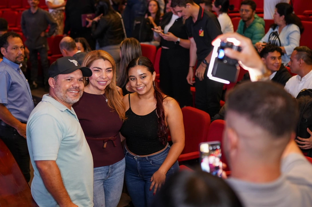 Gestora social compartió un mensaje transformador a más de 330 jóvenes beneficiados con el programa Universidad para Cuba