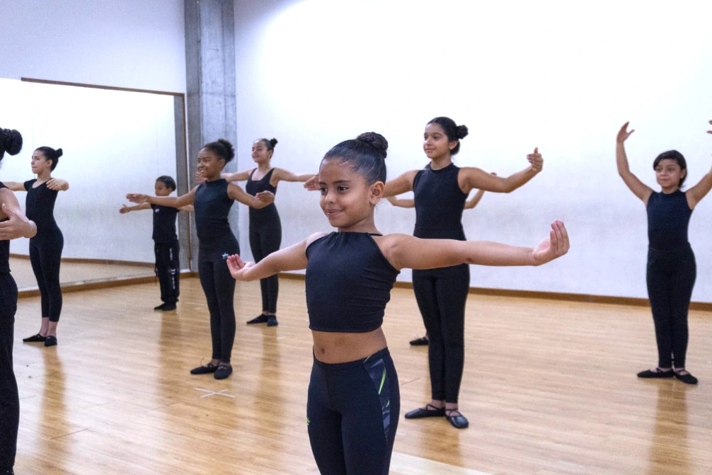 En el primer trimestre de 2025 alrededor de 3.000 niños y niñas, reciben formación artística en la Escuela de Arte Comunal