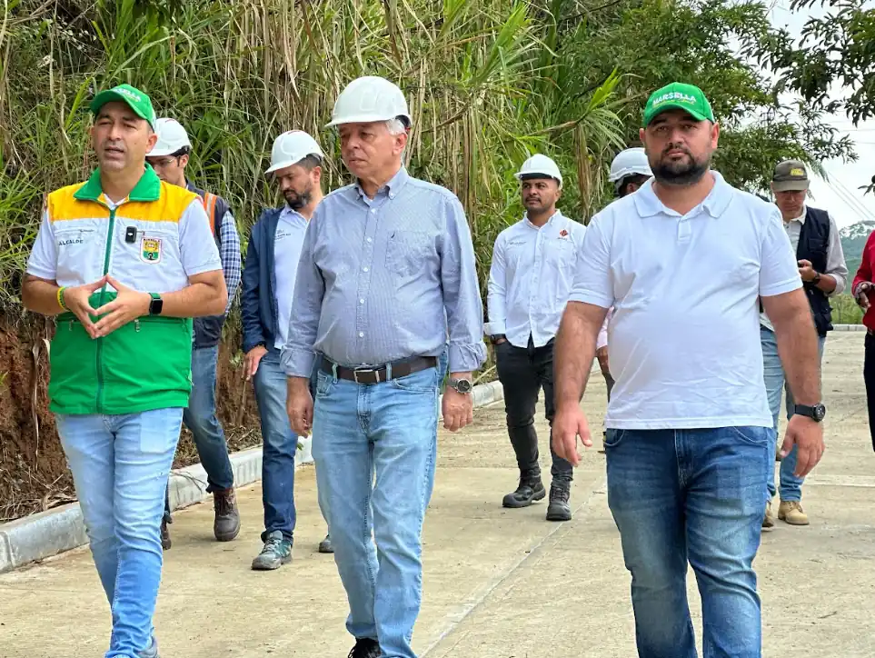 Más vías rurales están siendo pavimentadas en Risaralda
