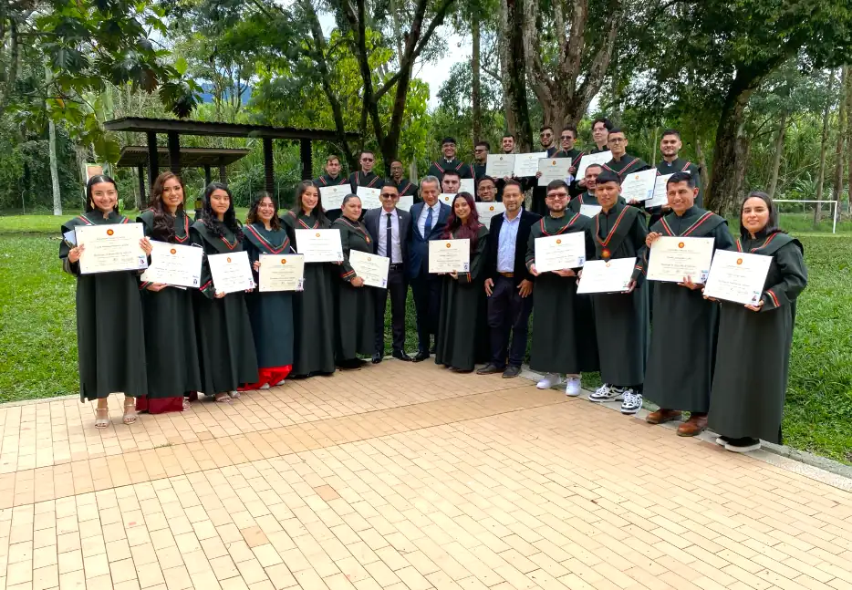 Jóvenes se graduaron como tecnólogos, gracias al programa Universidad para Cuba