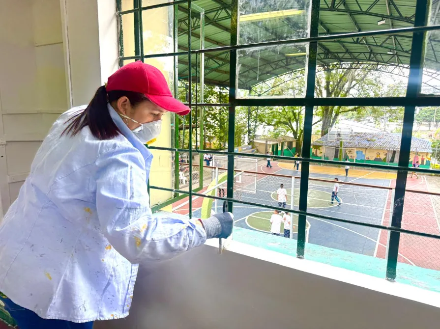 Alcaldía de Pereira realiza mejoramientos en la infraestructura educativa, garantizando espacios adecuados para el aprendizaje