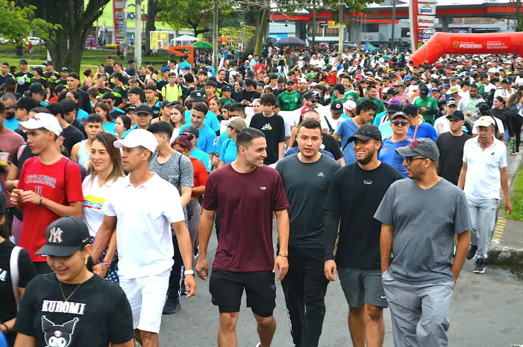 Pereira celebró el Día Mundial de la Actividad Física con una caminata que reunió cerca de 3.000 personas