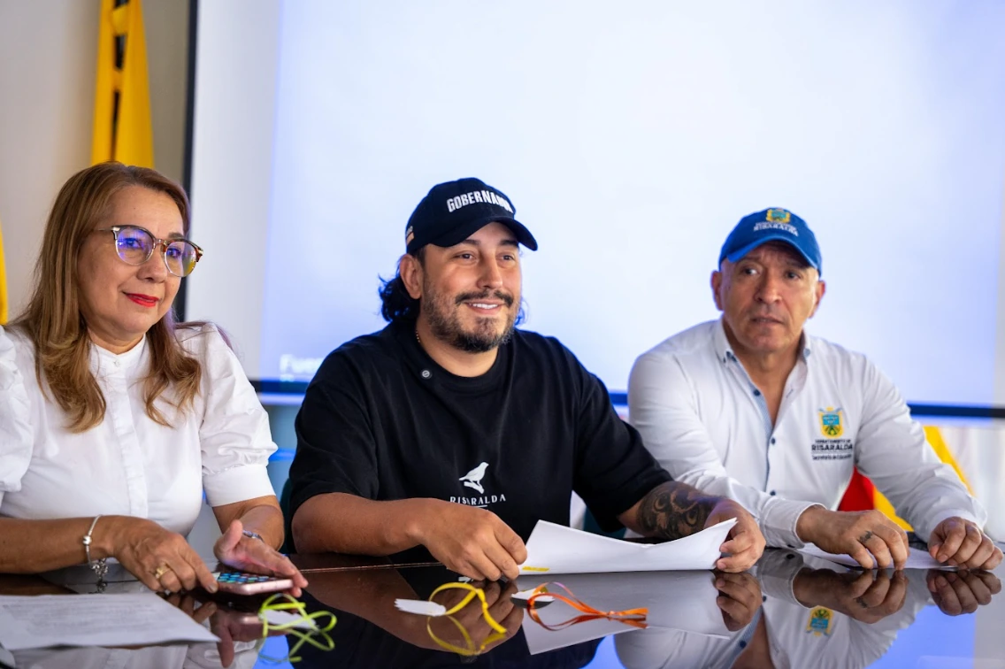 Hojas de compromiso llenaron el árbol de la permanencia escolar en Risaralda