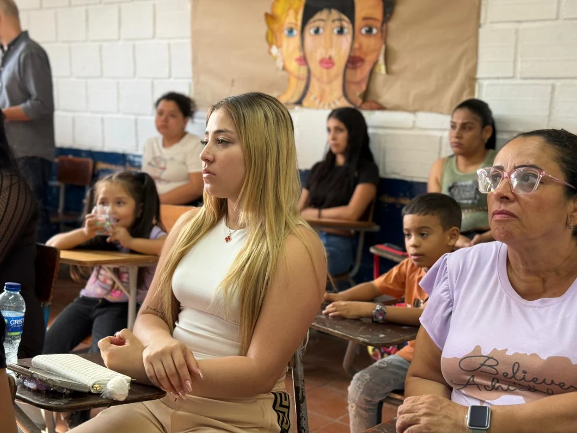 Alcaldía de Pereira capacita a padres de familia del colegio El Dorado en el uso responsable de las TIC