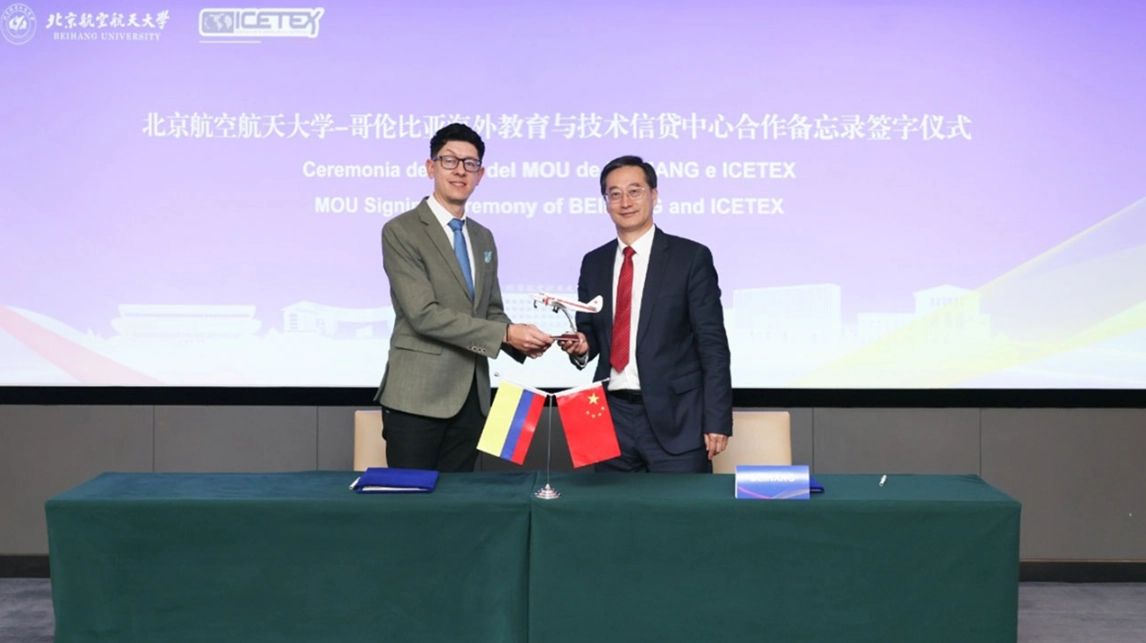 Colombia hará alianza con tres grandes universidades chinas para impulsar becas estudiantiles