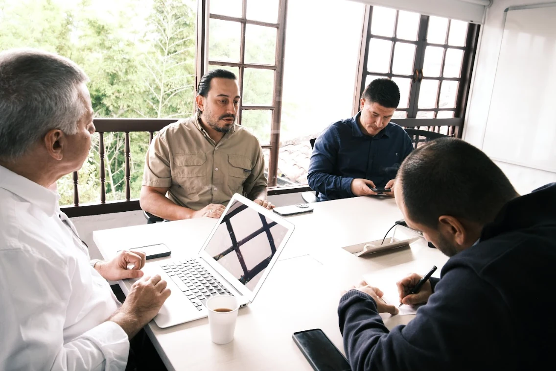 Gobernador y gerente ‘Pacífico Tres’ trazan hoja de ruta para impulsar obras viales e inversión en Risaralda