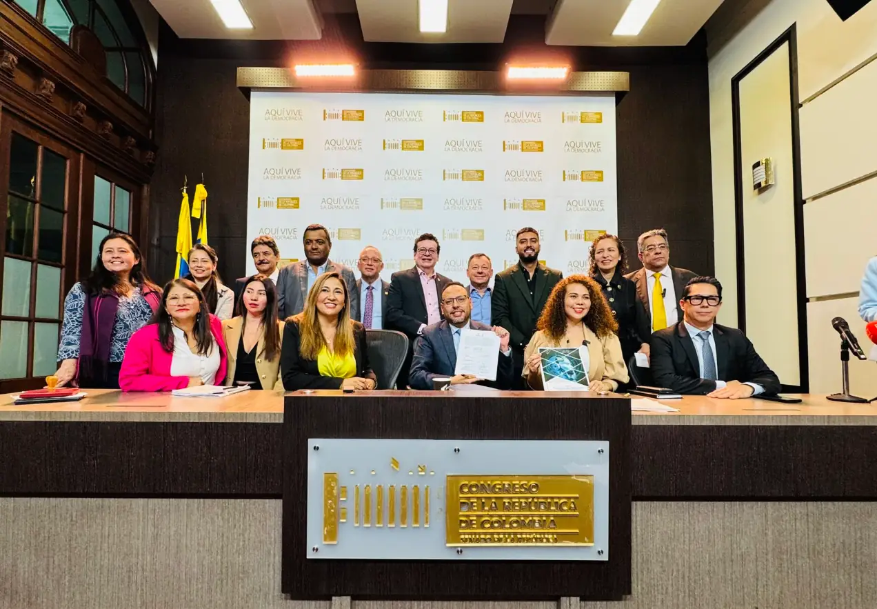 Colombia elige una inteligencia artificial centrada en la vida, los derechos y el interés público con radicación del proyecto de ley de IA