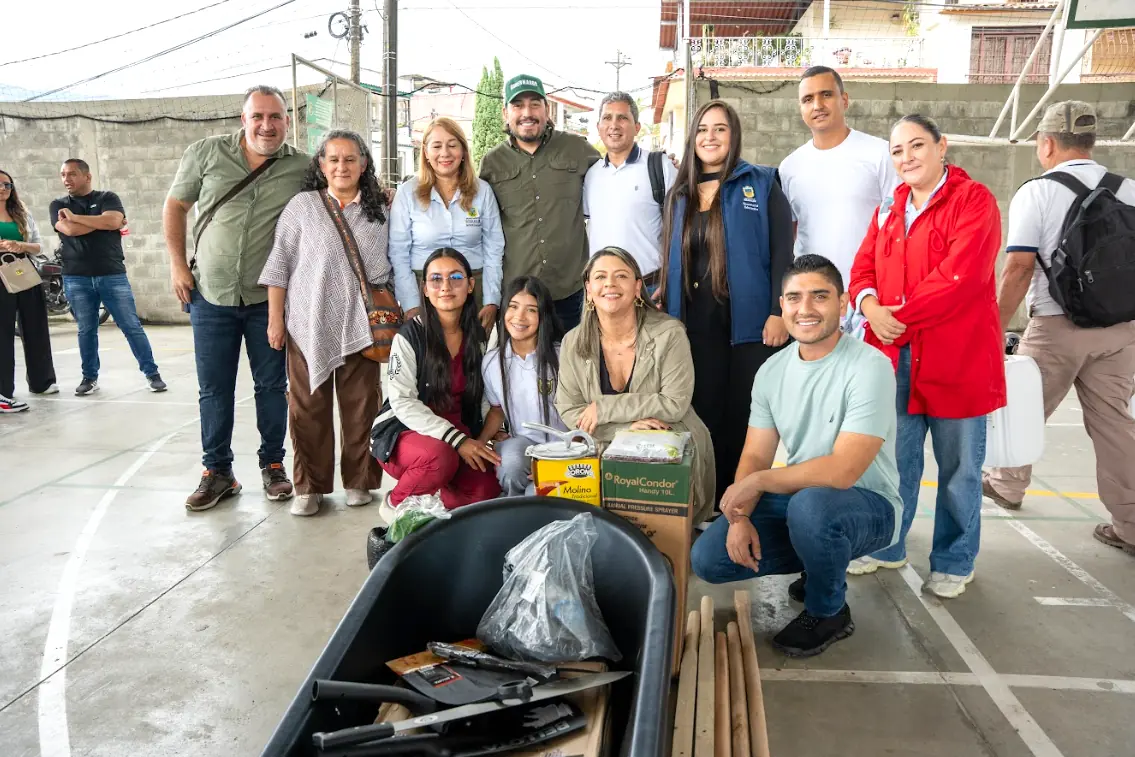 Mujer rural que transforma el campo con dedicación, esperanza y liderazgo