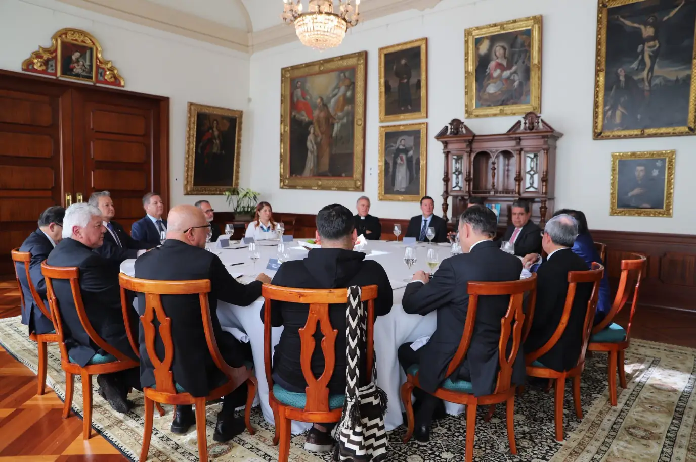 A instancias de la iglesia y en busca de un acuerdo, presidente de Colombia se reúne con las cortes, Congreso y organismos de control