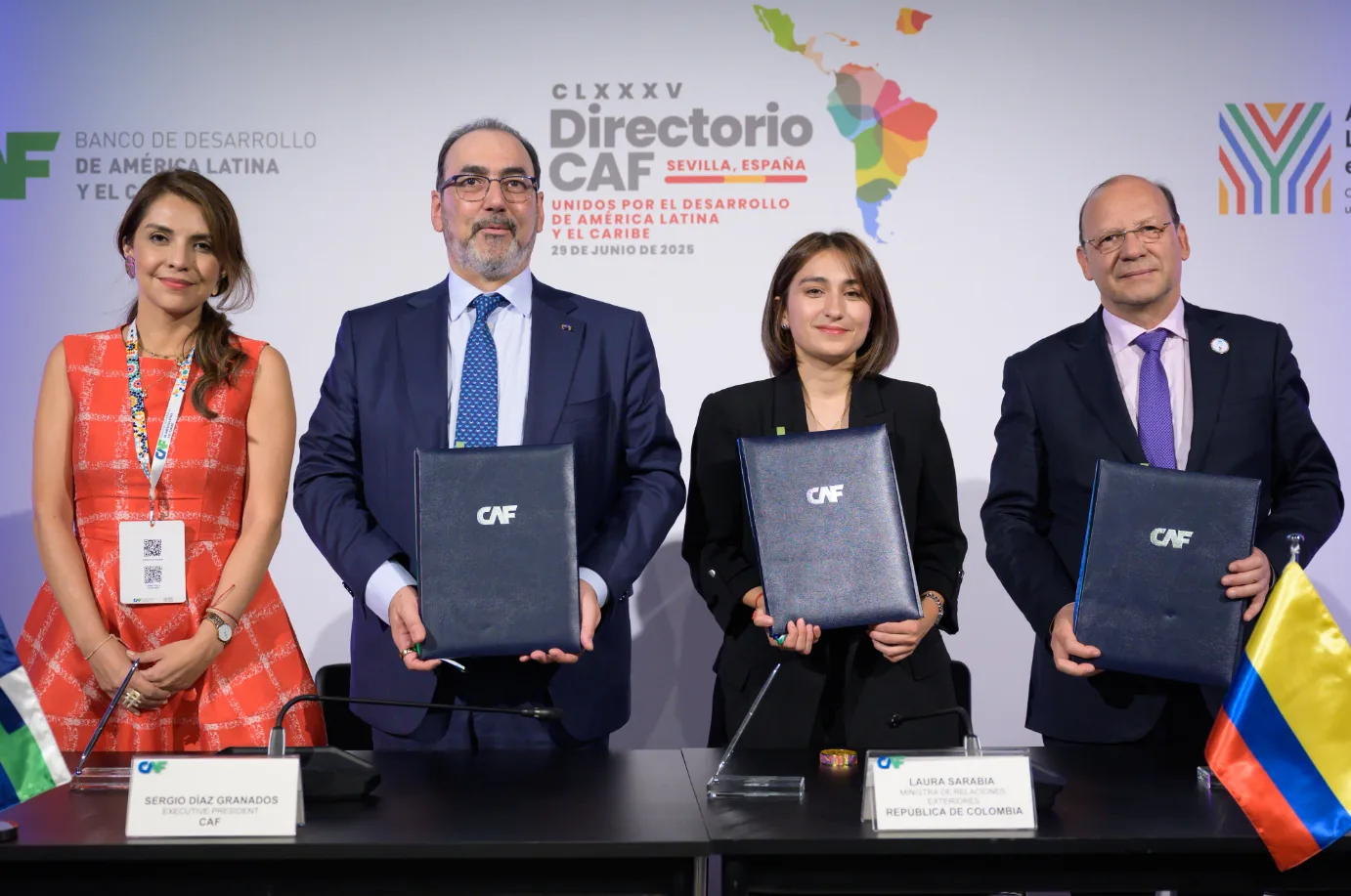 CAF aprueba más de USD 700 millones para impulsar el desarrollo sostenible, la salud mental y la conectividad aérea en Colombia
