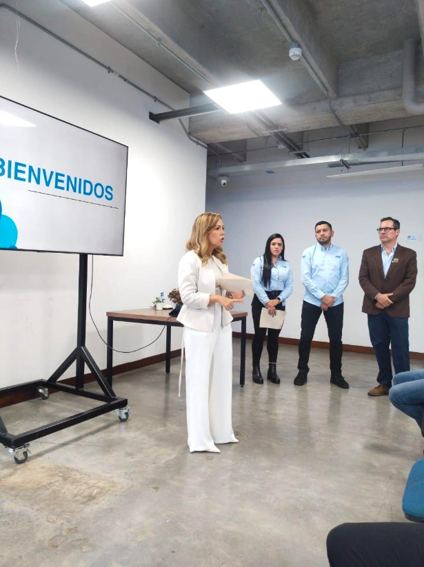 PCP y Educación Comfamiliar lanzan su nuevo programa técnico en operaciones logísticas y procesamiento de plástico