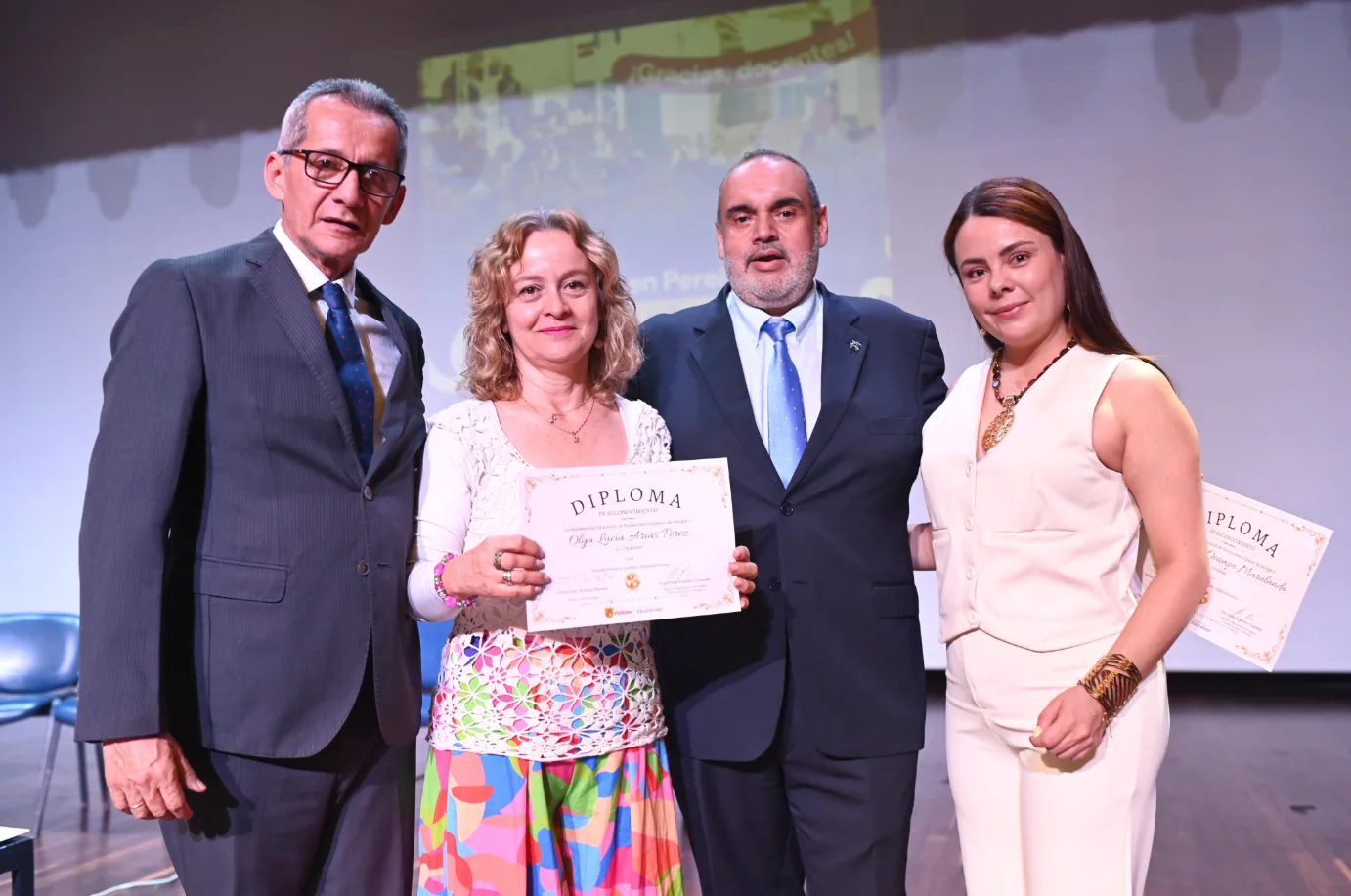 Directivos docentes y maestros fueron exaltados por la Alcaldía de Pereira en una emotiva gala de reconocimientos