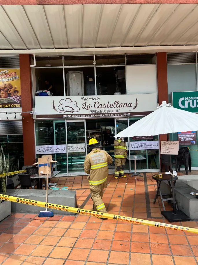 Cuerpo Oficial de Bomberos Pereira, atendió explosión en una panadería en el sector del Paseo de la Castellana