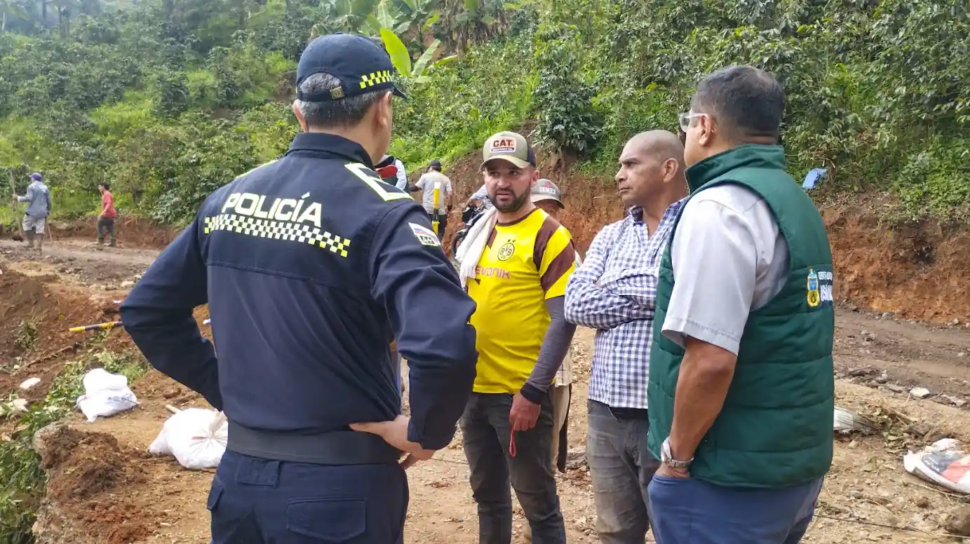 Gobernación de Risaralda alerta sobre el peligro de los arreglos artesanales en el sector de La Quiebra