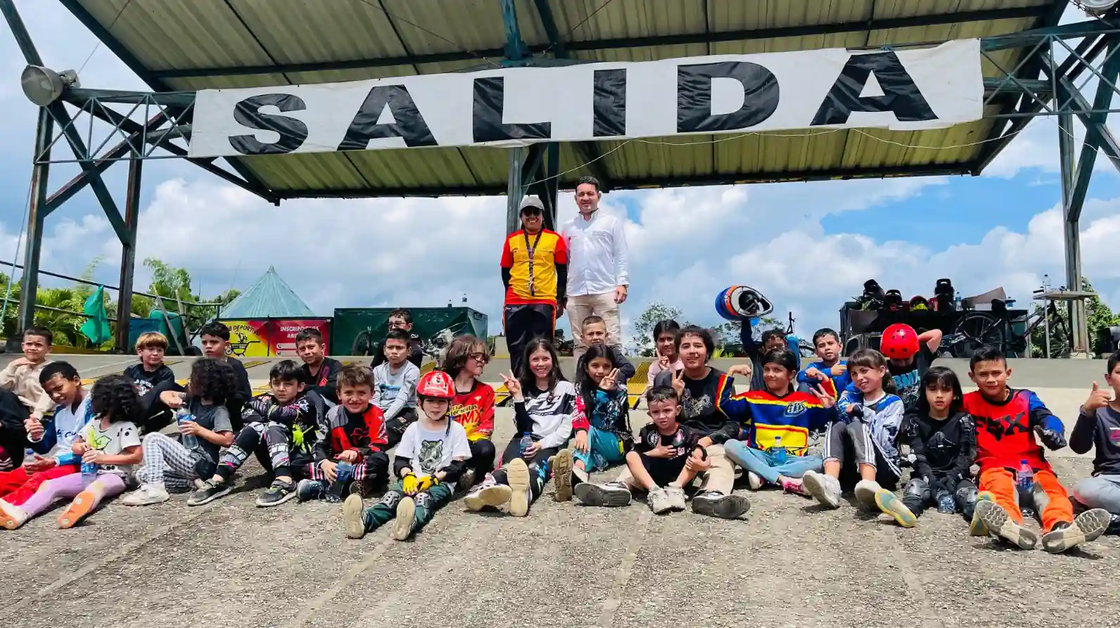 Niños de 4 a 14 años disfrutaron del festival de Escuelas de Formación Deportivas de BMX