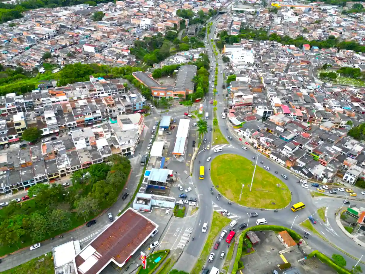 Familias contribuyen al desarrollo vial al vender sus predios para la construcción de la Intersección Corales
