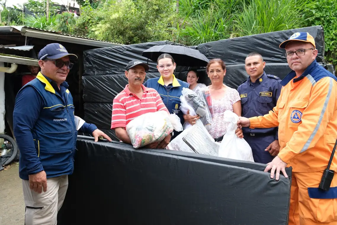 Familias damnificadas por las lluvias en Apía agradecen ayudas enviadas por el gobernador