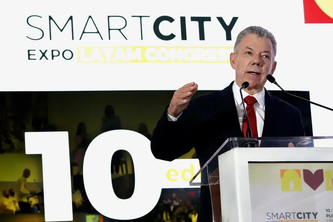 Expresidente Santos llama a planear ciudades inteligentes con visión social de largo plazo