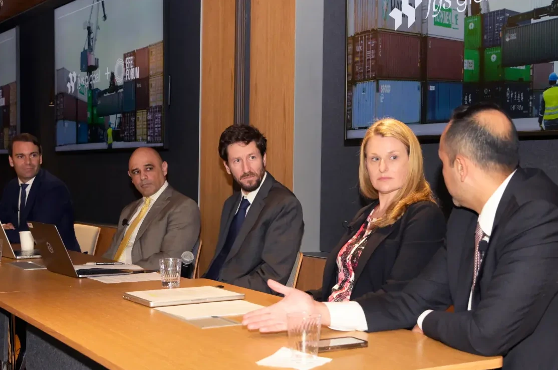 EFE y FGS analizan con expertos el impacto global de la política arancelaria de Trump