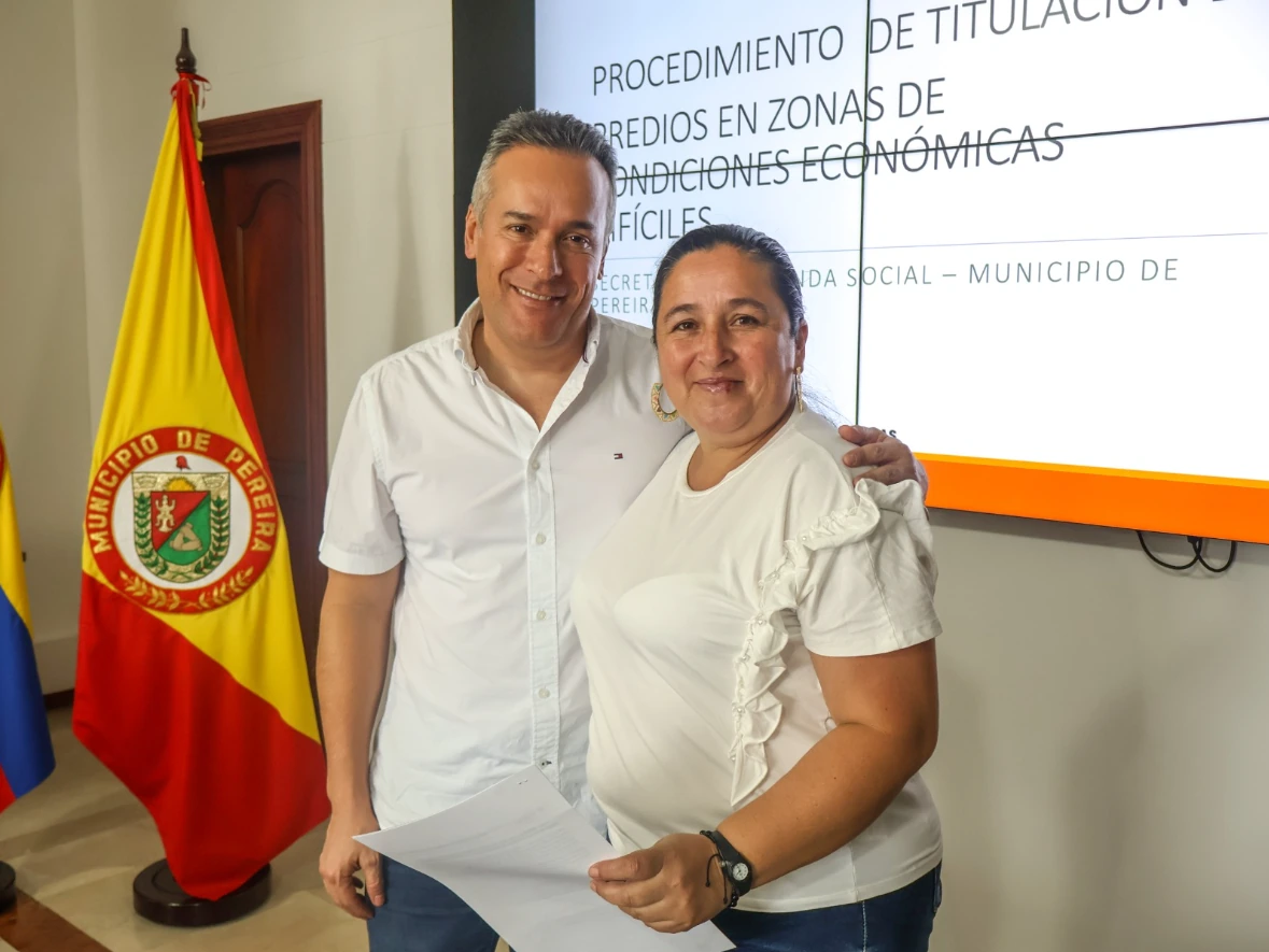 Alcaldía de Pereira entrega nuevos títulos de propiedad a familias de Villa Santana, Oriente y Puerto Caldas