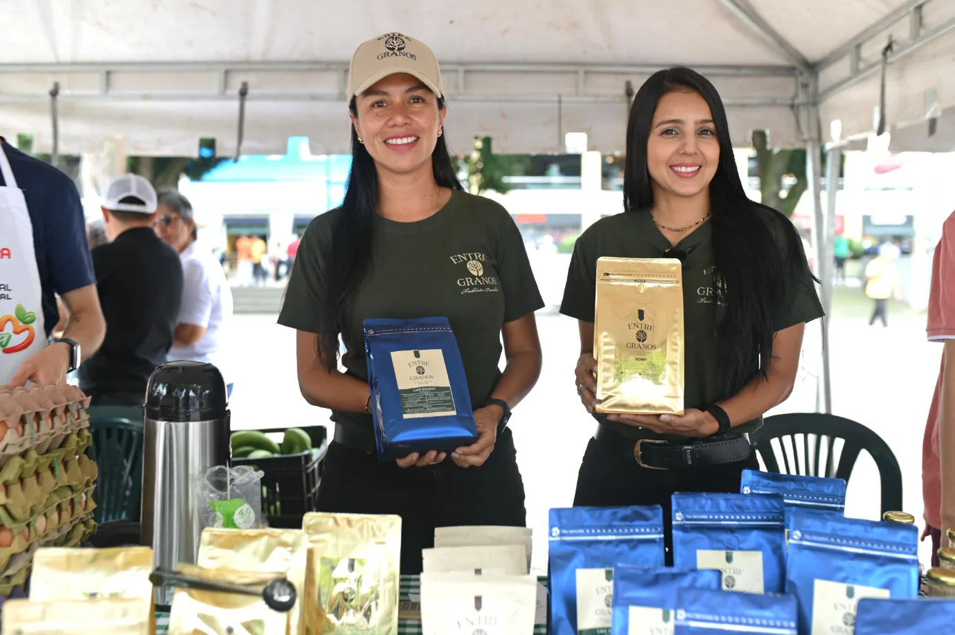 Los pereiranos cumplieron su cita mensual en el mercado Pereira de Cosecha