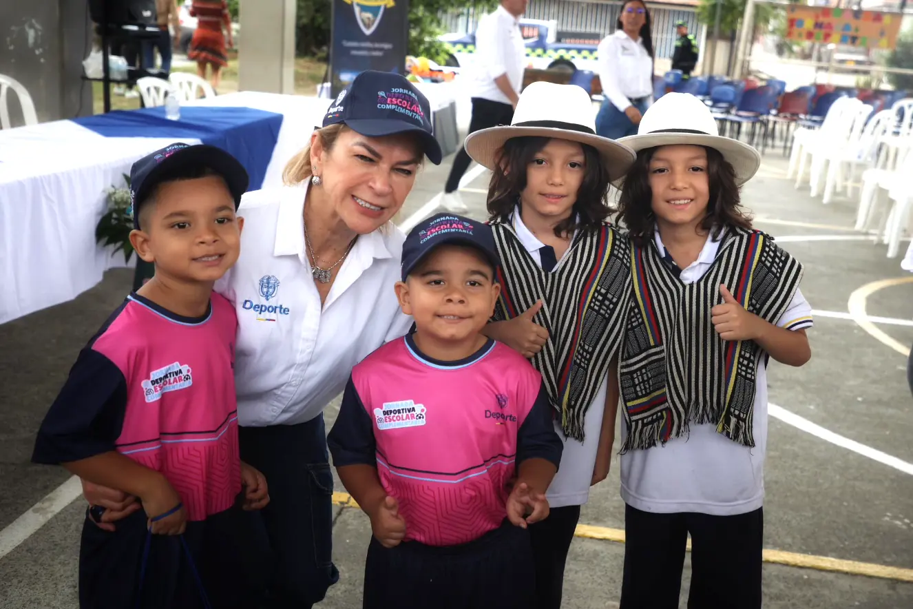 La Jornada Deportiva Escolar Complementaria ya transforma la vida de 9.600 niñas y niños en Quindío, Valle y Risaralda
