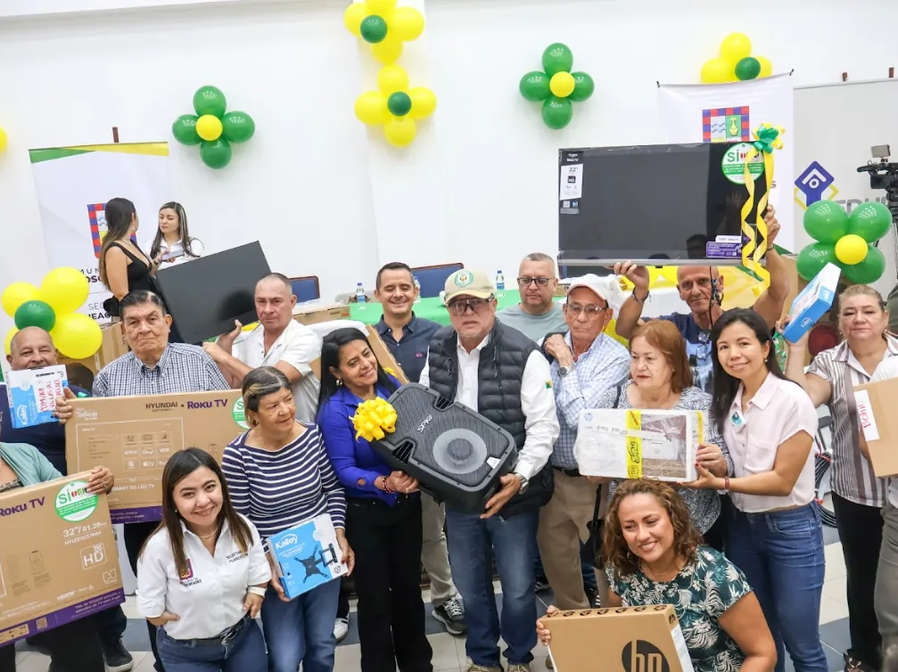 Gobernación de Risaralda y Alcaldía de Dosquebradas entregan dotación a Juntas de Acción Comunal