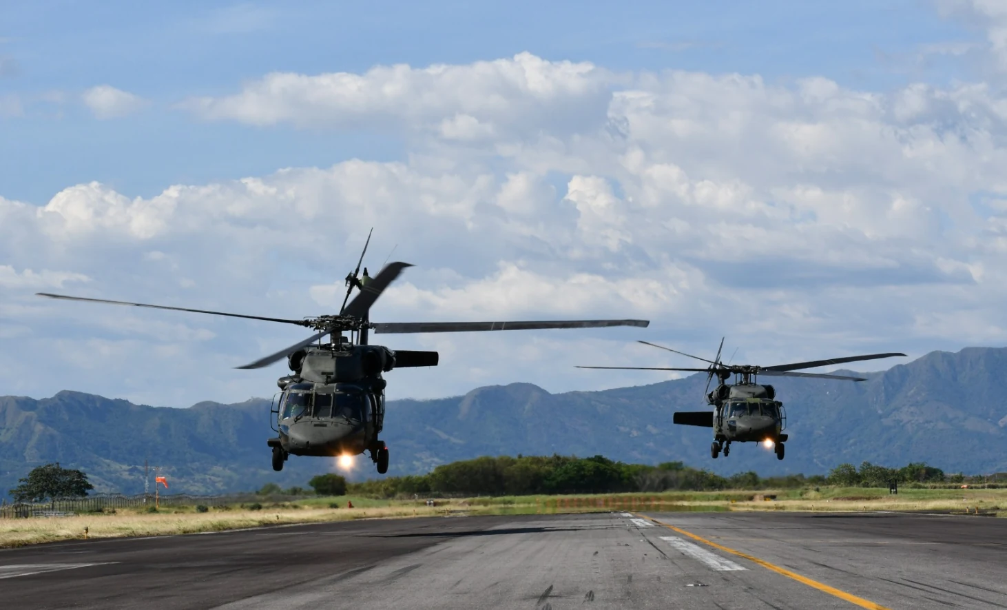 Colombia capacita técnicos en mantenimiento estructural de helicópteros Black Hawk