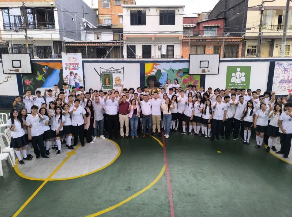 La estrategia ‘Charlas con el Secre’ llegó a la institución educativa Augusto Zuluaga Patiño, con un mensaje de motivación para los estudiantes