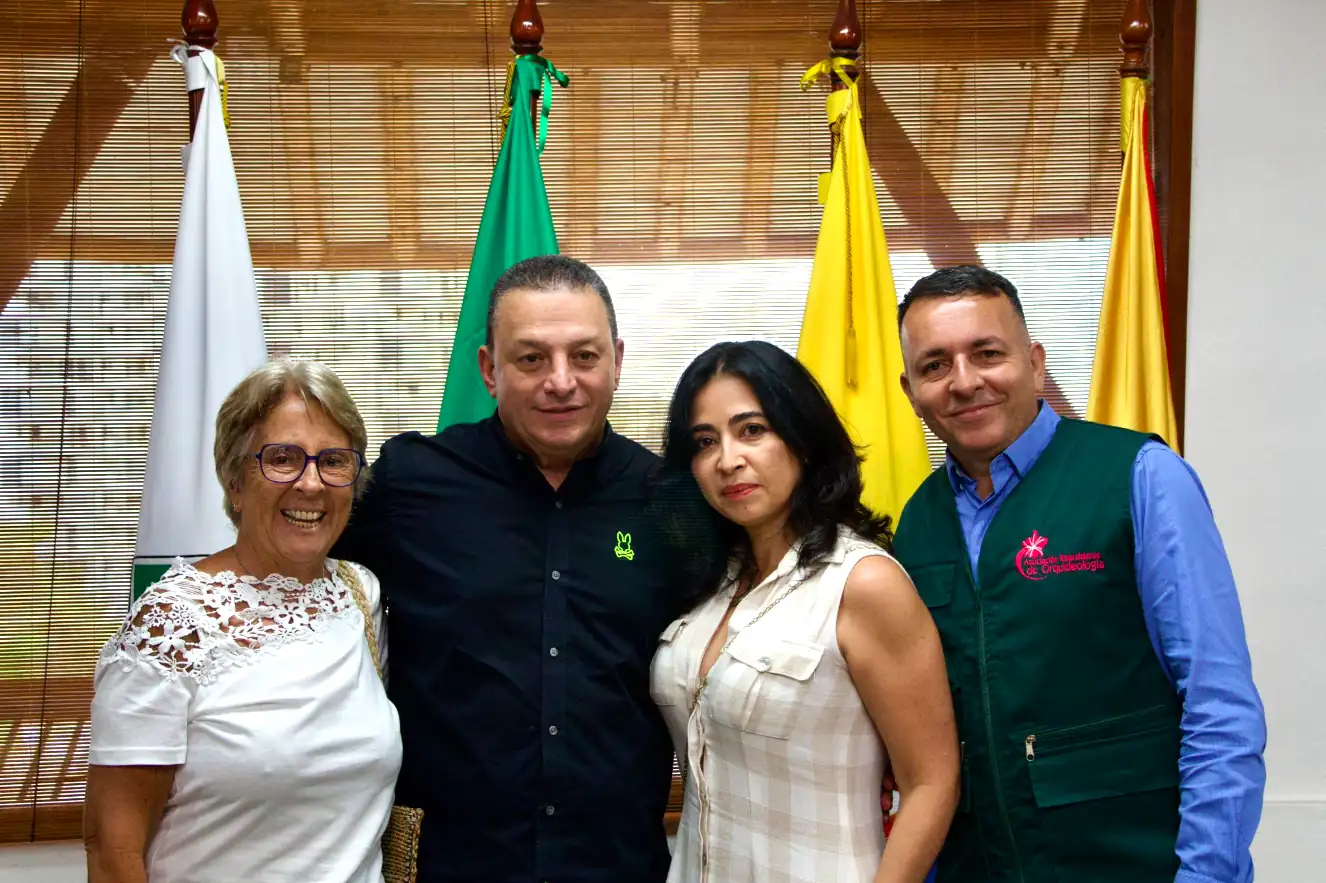 Firma de agenda ambiental por la protección de las orquídeas en Risaralda
