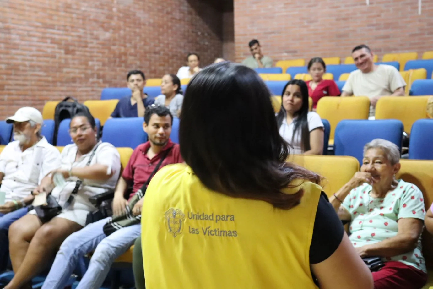 Víctimas reconocidas por Justicia y Paz recibirán placaconmemorativa como símbolo de reparación ante afectacionesdel paramilitarismo