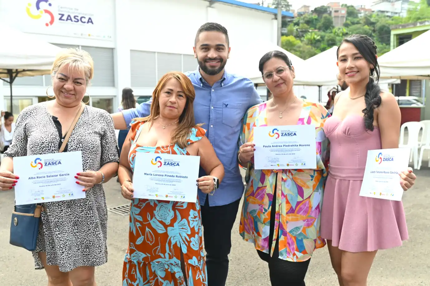 Primer ciclo del Zasca de la manufactura de prendas de vestir, entrega 57 graduados
