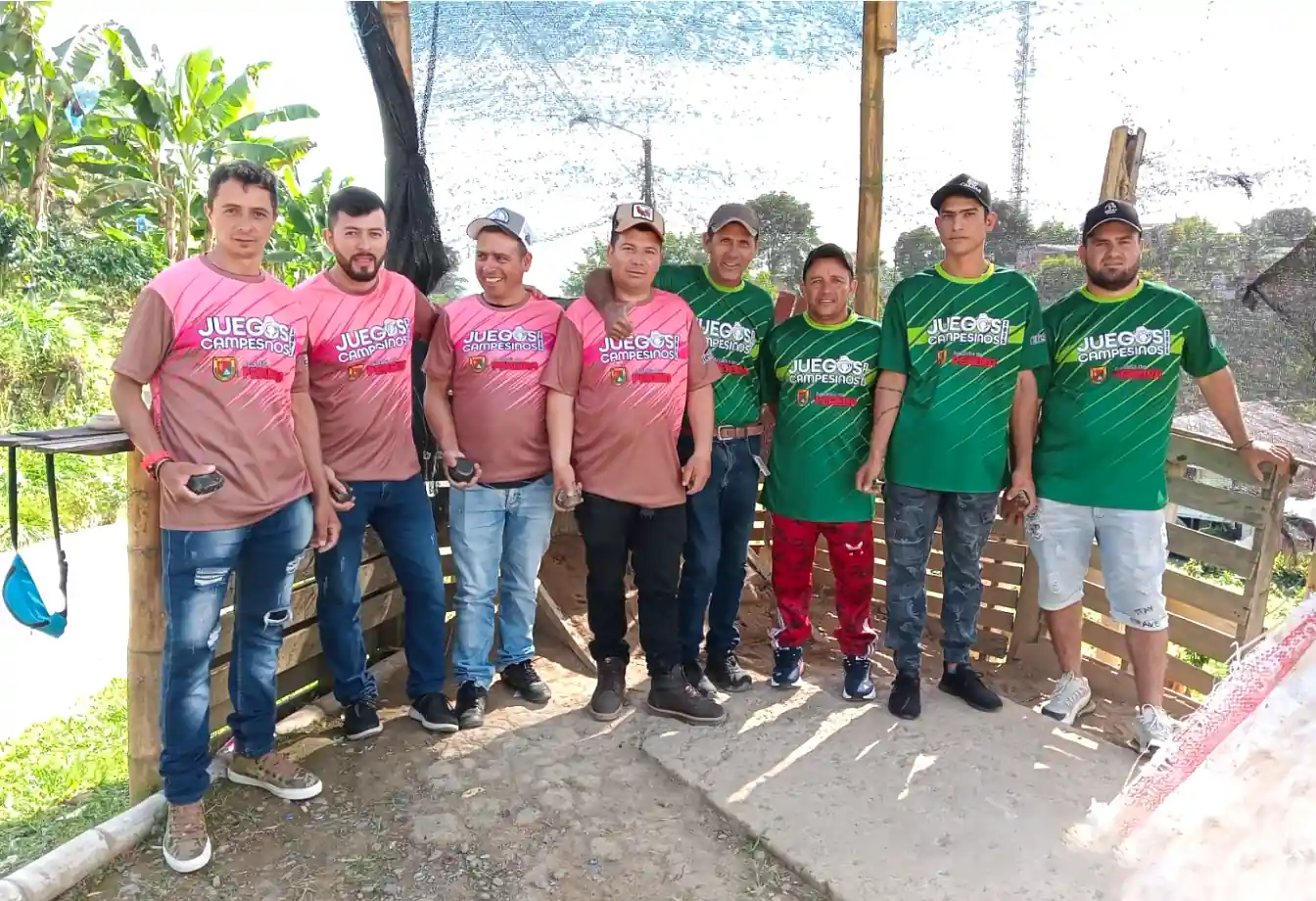 Habitantes y deportistas de la vereda Montelargo, recibieron su nueva cancha múltiple entregada por la Alcaldía de Pereira