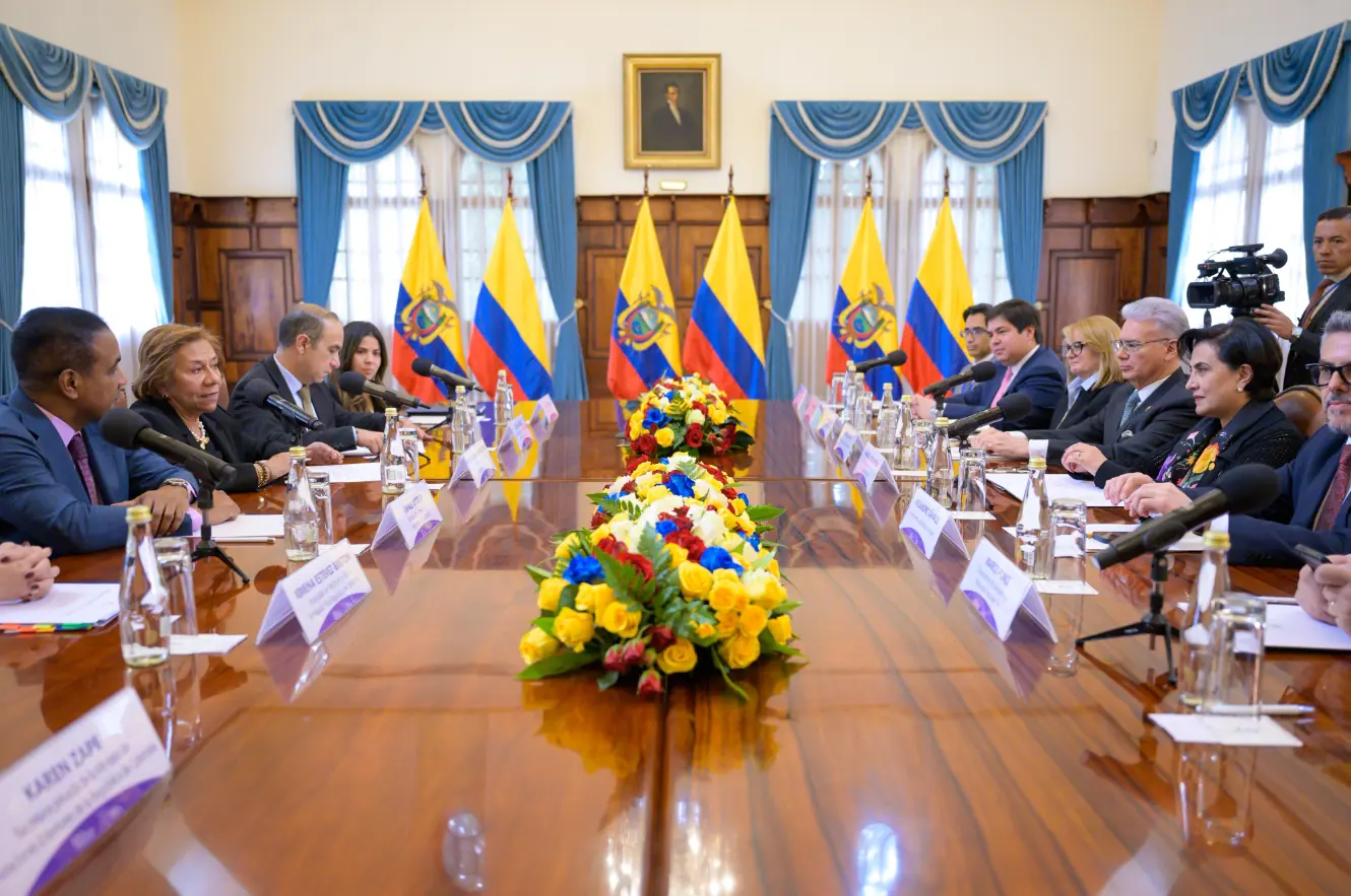 Canciller (e) y su homóloga de Ecuador, Gabriela Sommerfeld, dialogan sobre asuntos estratégicos de interés común