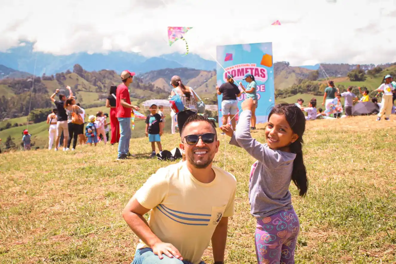 Gran Festival de Cometas de Comfamiliar Risaralda en Santa Rosa